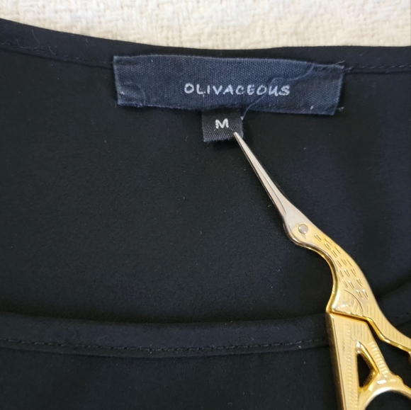 Olivaceous Elegant Black Short Sleeve Tee - Picture 4 of 8